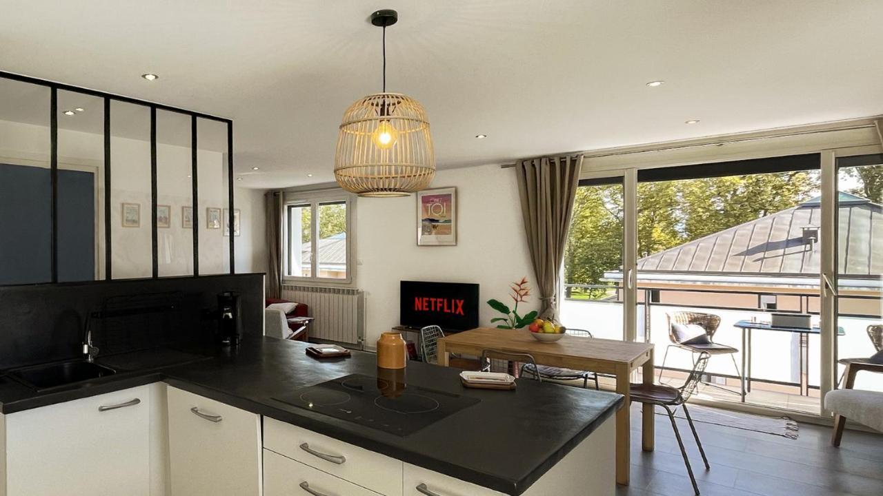 Homey Montaigne - New - A 1 Min A Pied Du Lac D'Annecy - 2 Balcons Prives - Appartement Avec 2 Chambres - Stationnement Gratuit Toute L'Annee Sauf En Ete - Juin A Aout Exterior foto